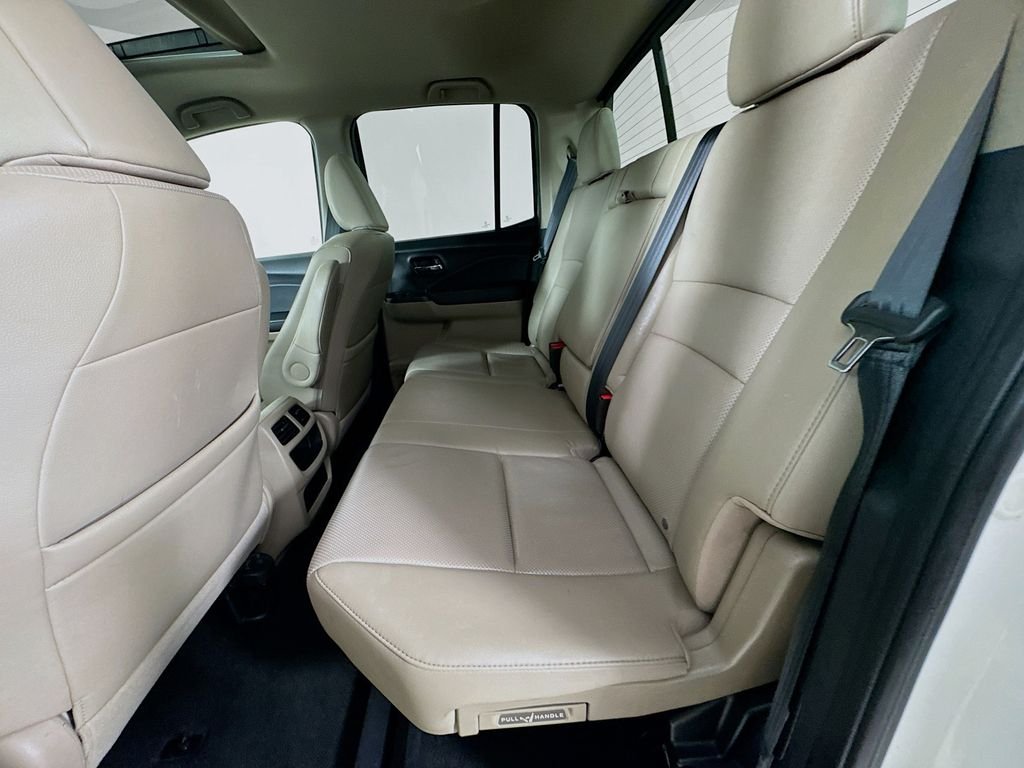 Used 2019 White Diamond Honda RTL-T image 31