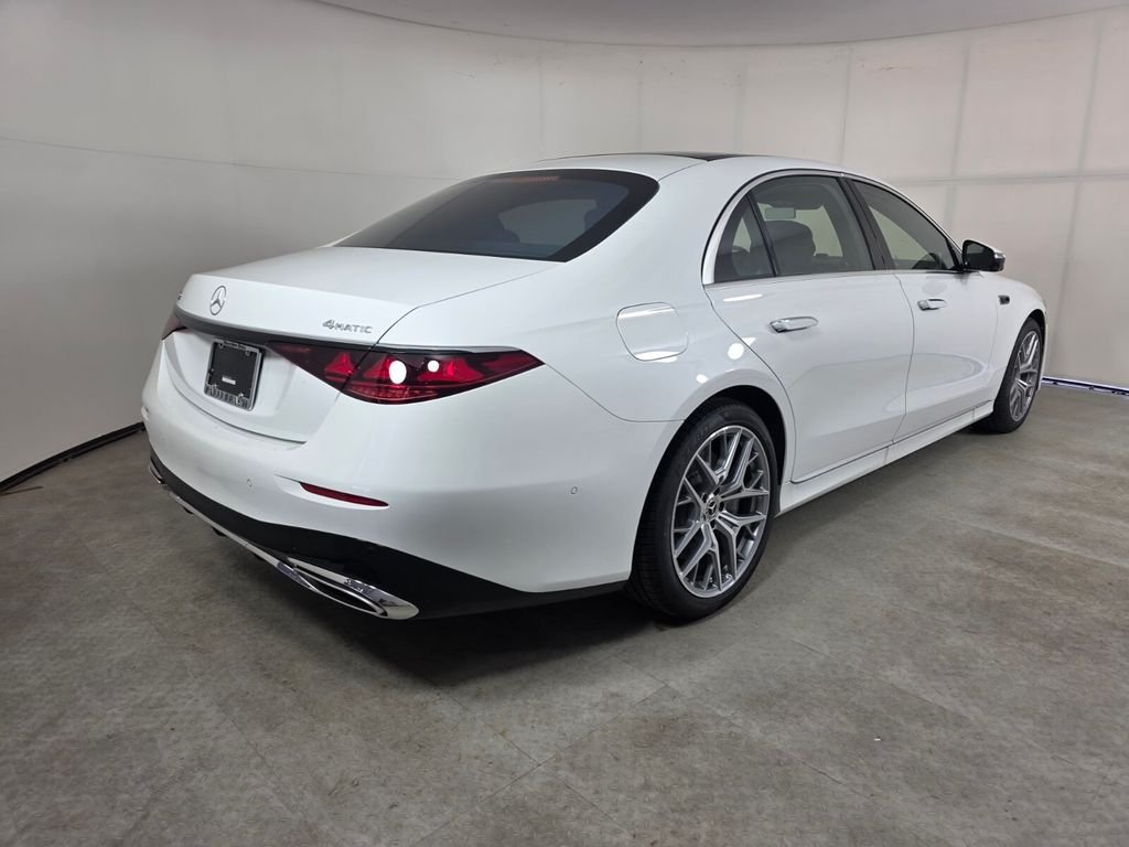 New 2027 MANUFAKTUR Moonlight White Metallic Mercedes-Benz S 580 image 4