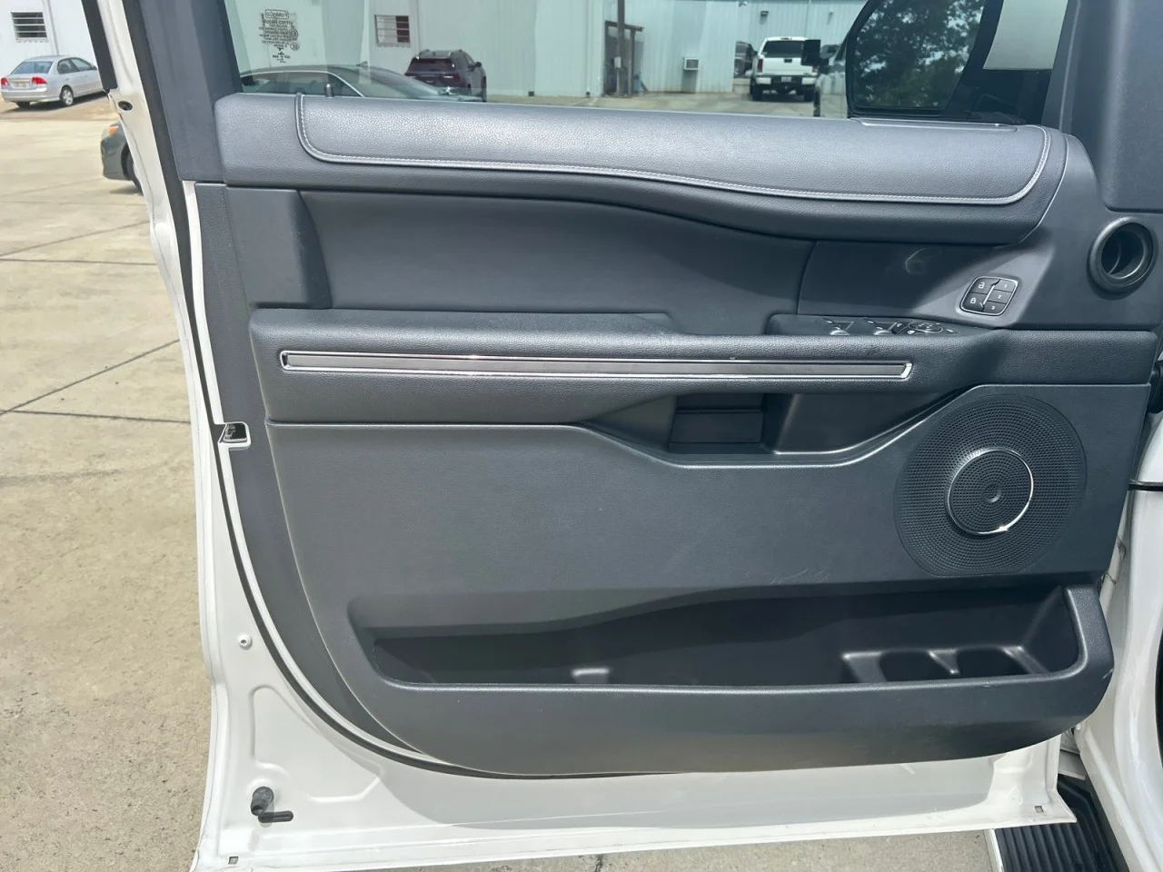 Used 2022 White Ford XLT image 9