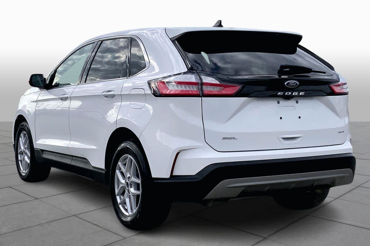 Certified Used 2024 Oxford White Ford SEL image 12