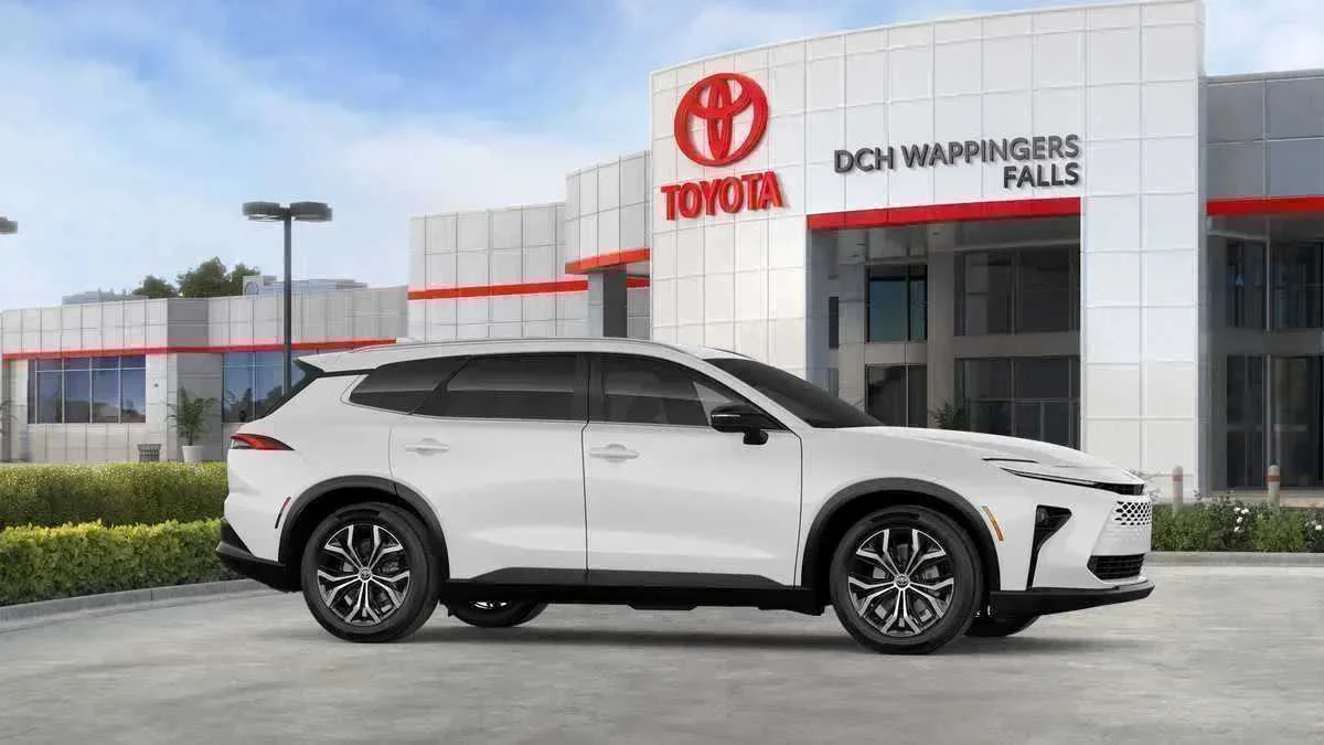 New 2026 Oxygen White <sup>1</sup> Toyota  XLE image 23
