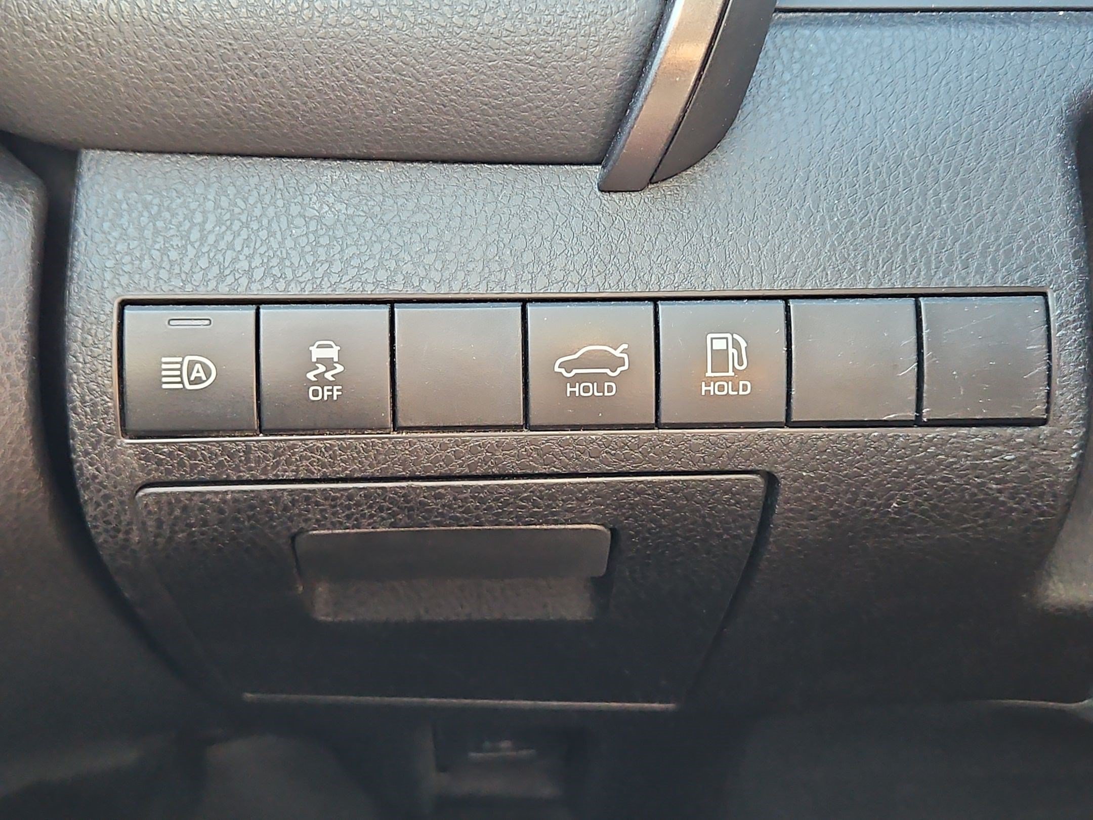 Used 2019 White Toyota LE image 21