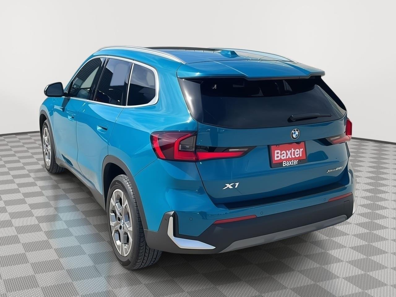 Used 2023 Blue Bay Lagoon Metallic BMW xDrive28i image 5