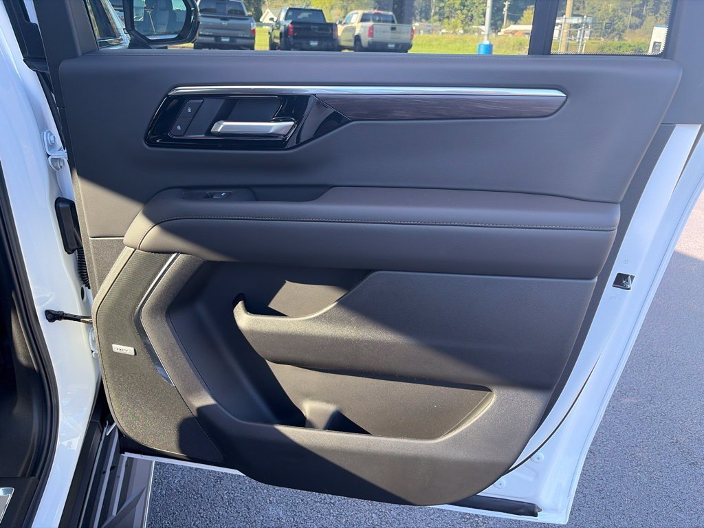 2026 Chevrolet Suburban LT - Photo 41