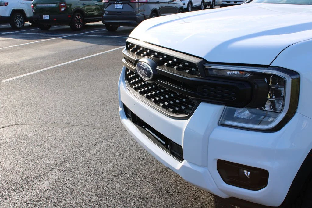 New 2026 Oxford White Ford XL image 4