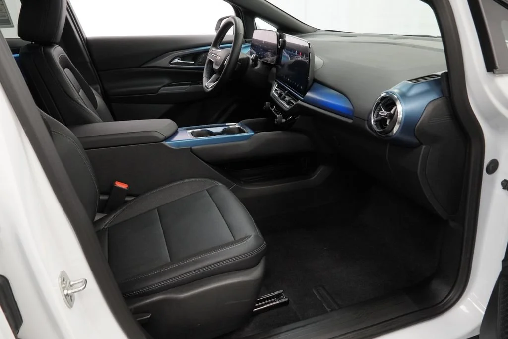 New 2026 Summit White Chevrolet LT image 29