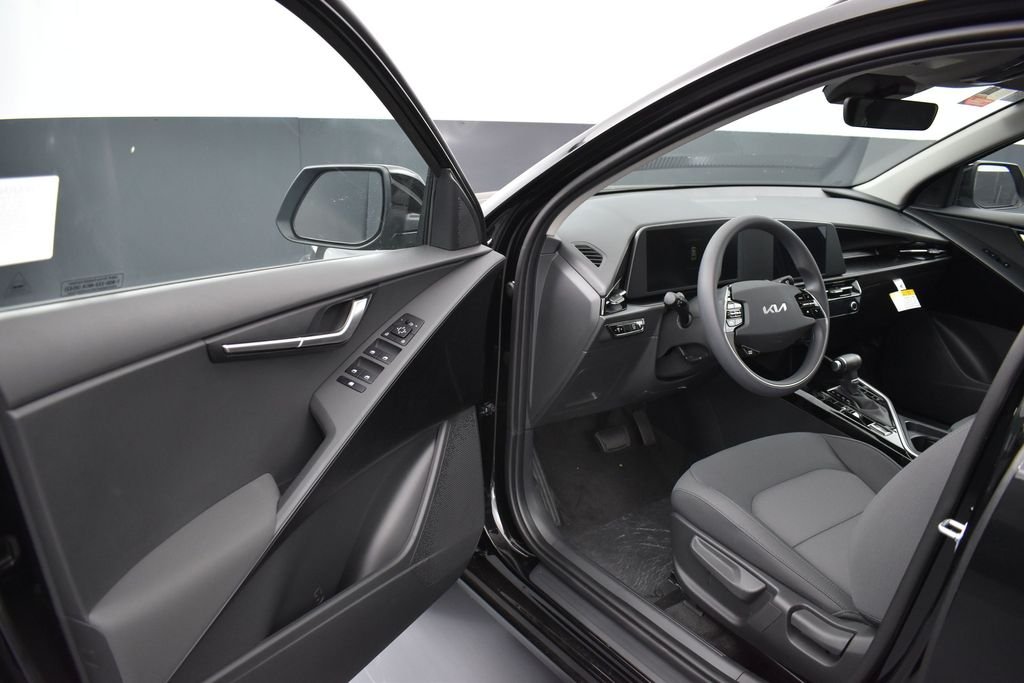 New 2026 Aurora Black Pearl Kia LX image 5