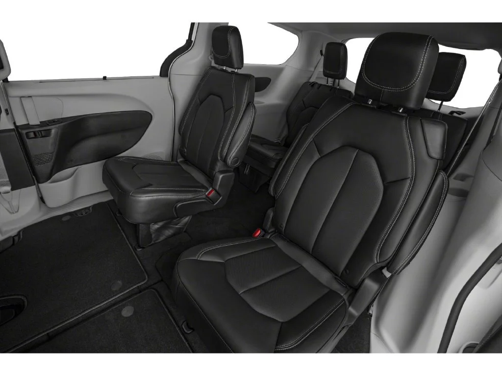 Used 2023 White Chrysler Touring L image 8