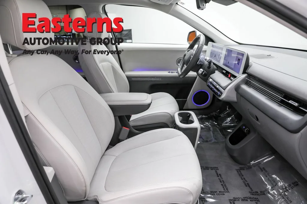 Used 2023 White Hyundai SEL image 24