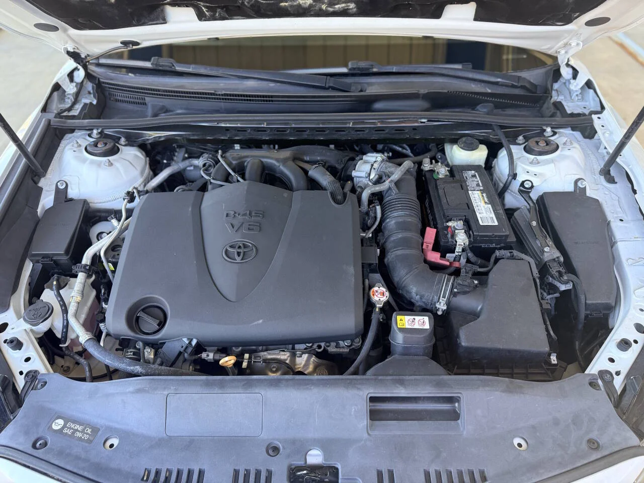 Used 2018 White Toyota XSE V6 4dr Sedan image 10