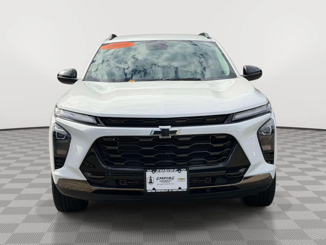 Used 2025 Summit White Chevrolet FWD ACTIV image 8
