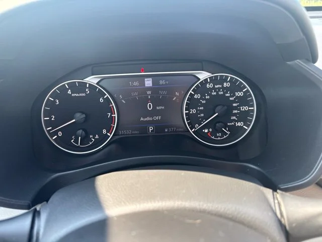 Used 2019 Red Nissan 2.5 Platinum image 11