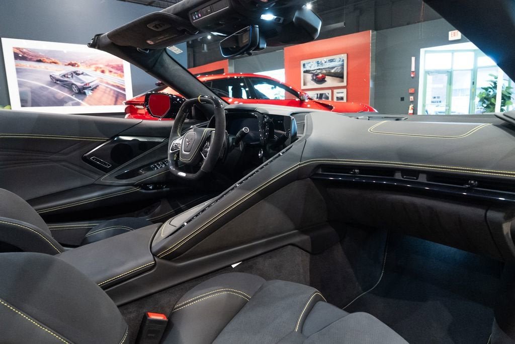 Used 2025 Black Chevrolet Z06 image 39
