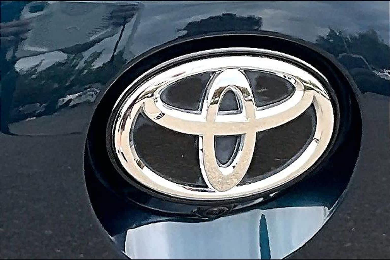 Certified Used 2022 Galactic Aqua Mica Toyota SE image 30