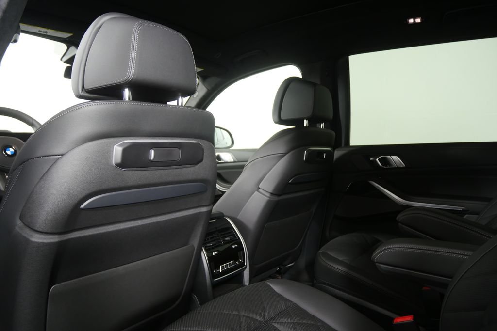 New 2027 Black Sapphire Metallic BMW xDrive40i image 19