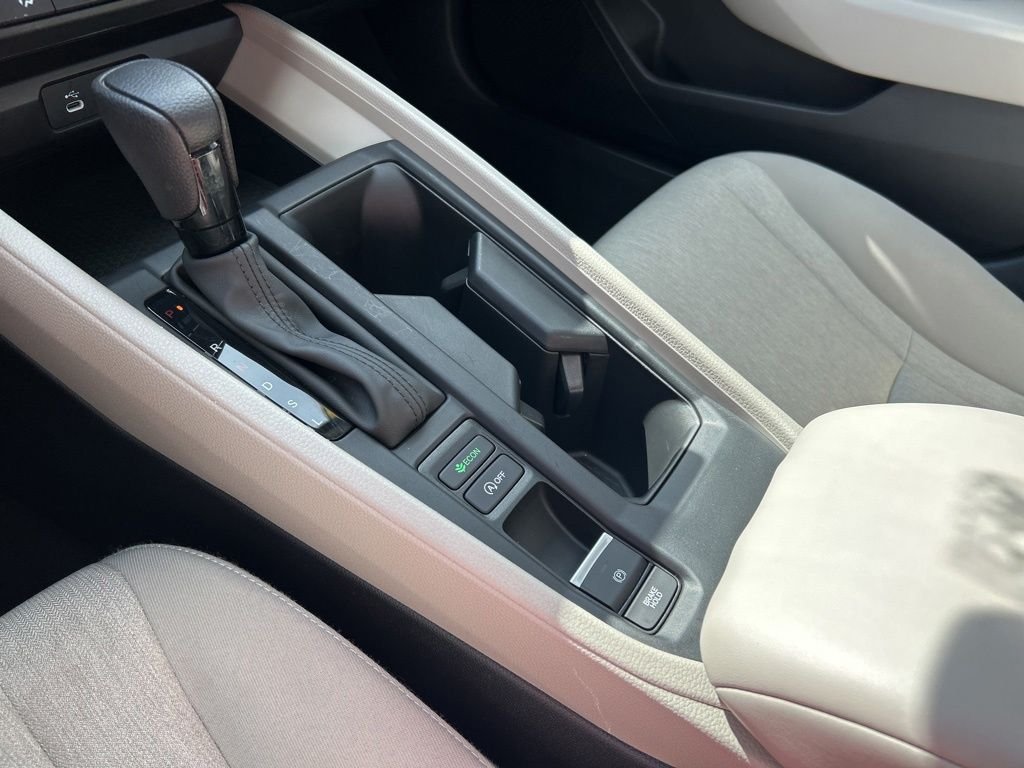Used 2025  Honda SE image 33
