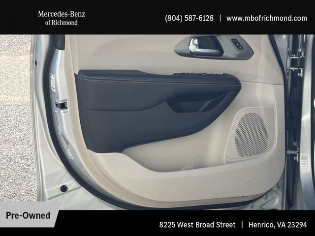 Used 2024 Silver Chrysler Touring L image 12