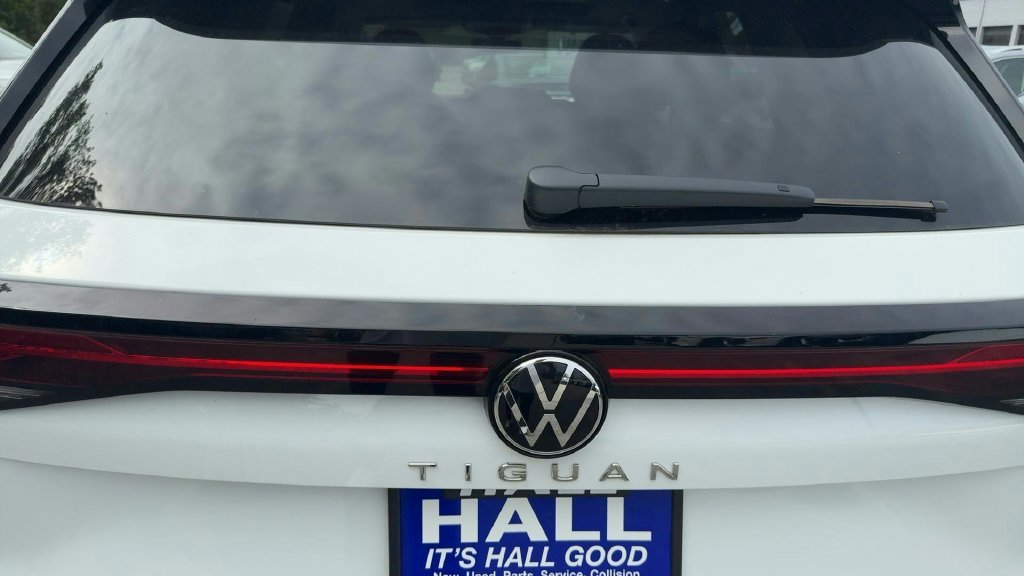 Certified Used 2026 White/off-white Volkswagen SE image 30