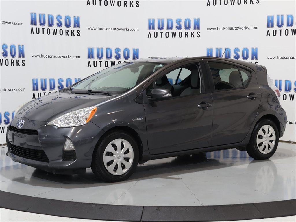 2012 Toyota Prius C One photo 2