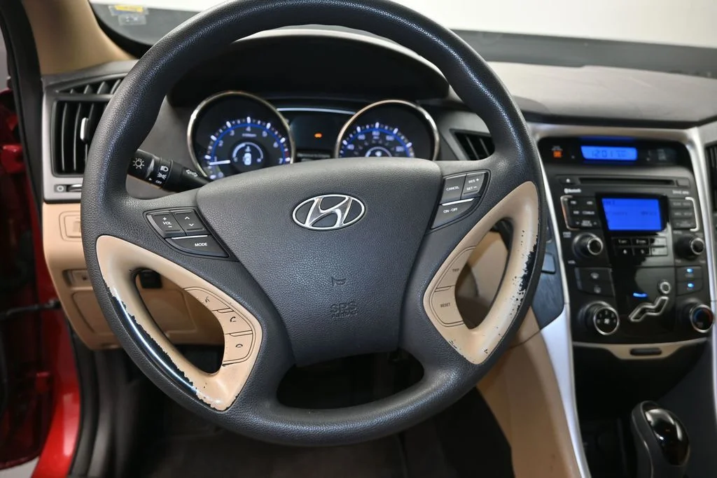 Used 2011 Red Hyundai GLS image 21