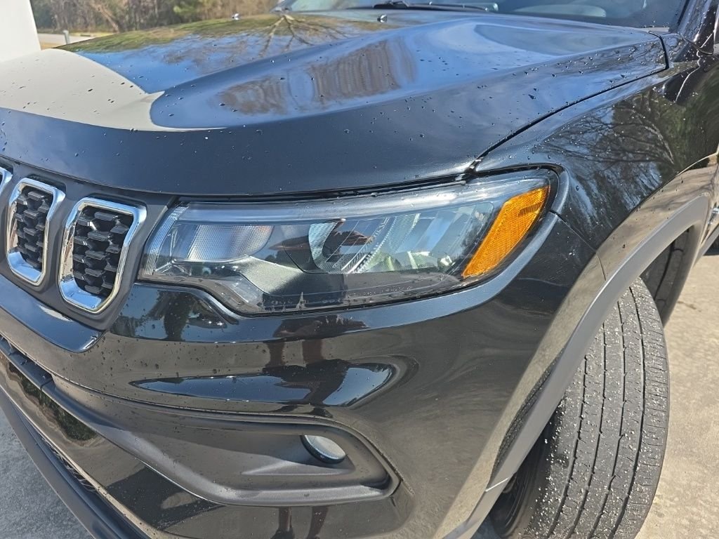 Used 2025 Black Jeep Latitude image 11