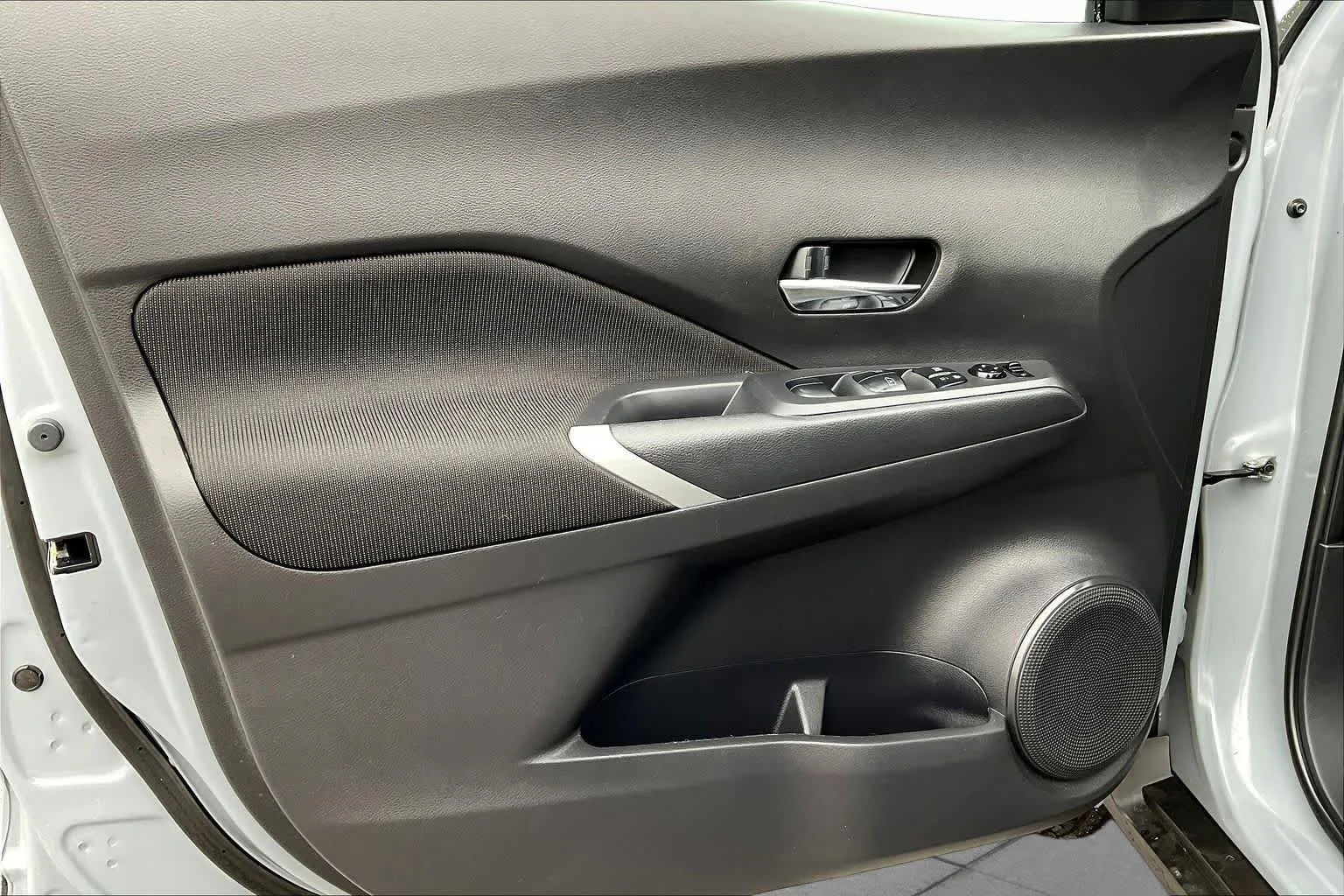Used 2024 Boulder Gray Pearl Nissan SV image 21