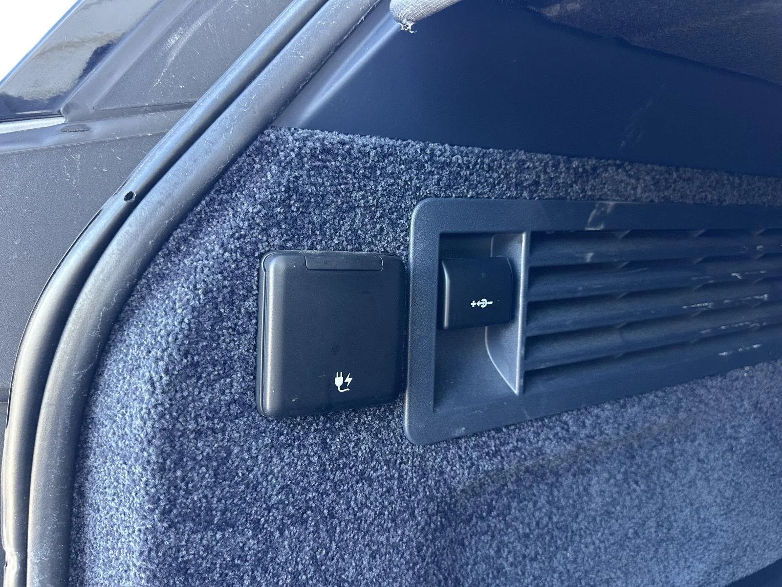 Used 2019 Byron Blue Metallic Land Rover HSE image 42