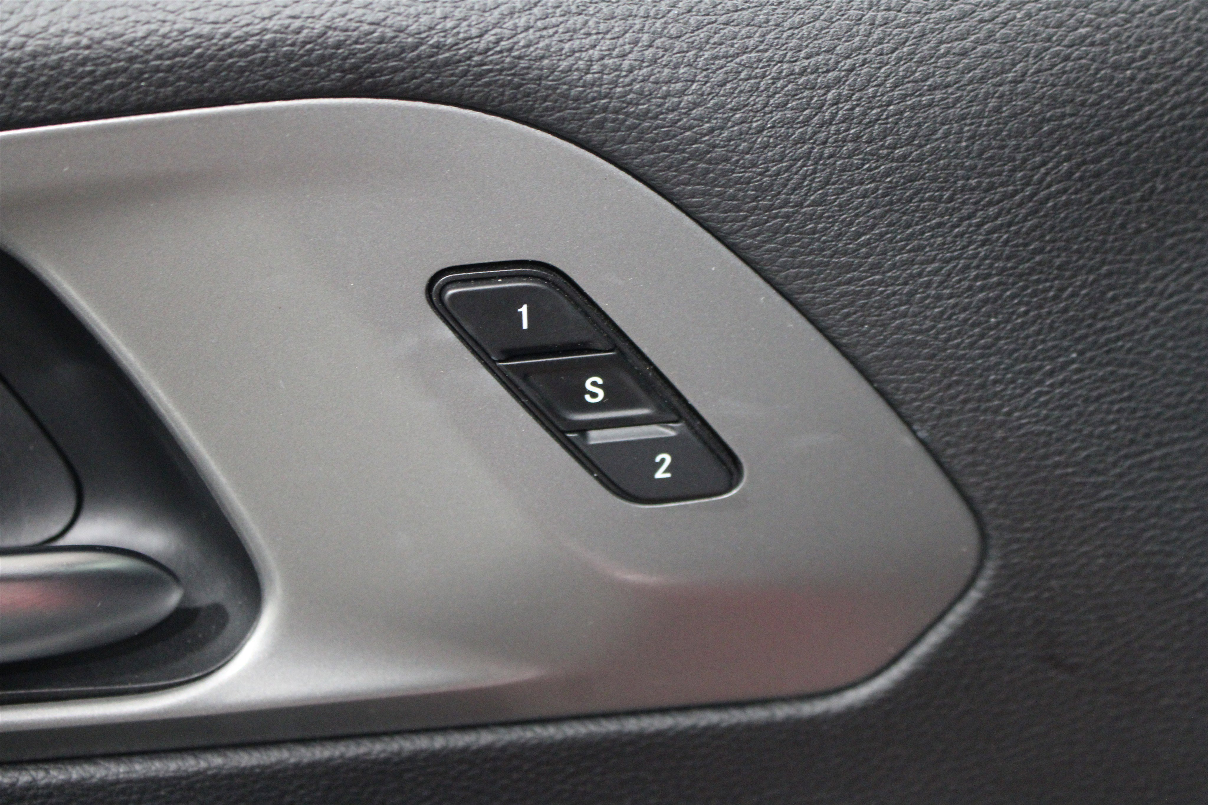 Used 2025 Red Hot Pearlcoat Chrysler Select image 8