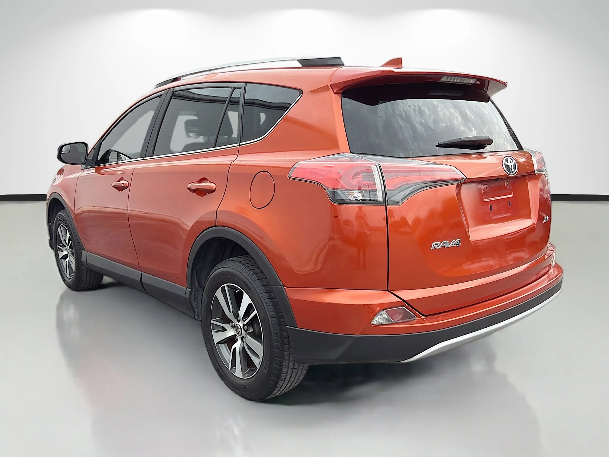 Used 2016 Hot Lava Toyota XLE image 5