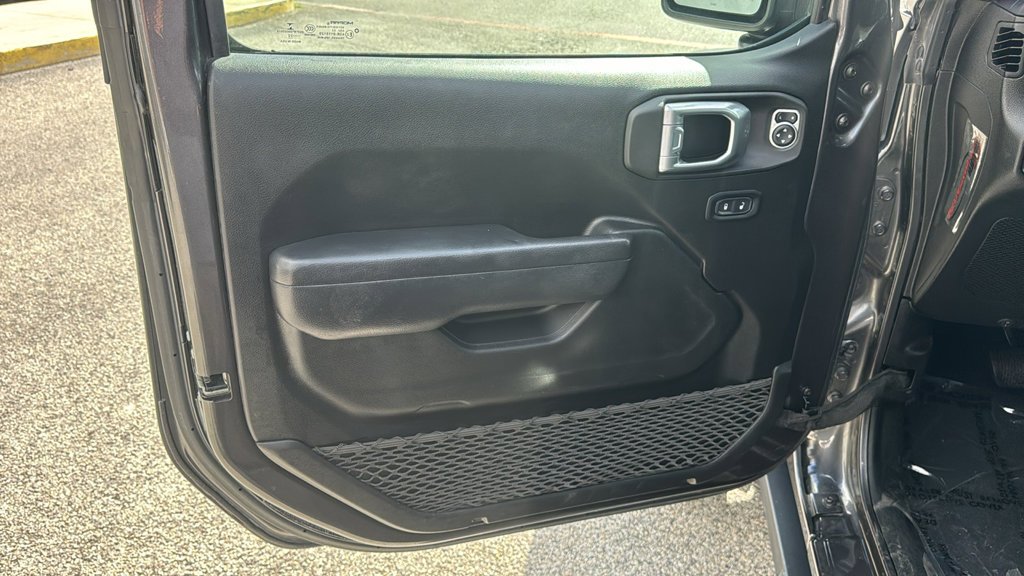 Used 2022 Gray Jeep Sport S image 10