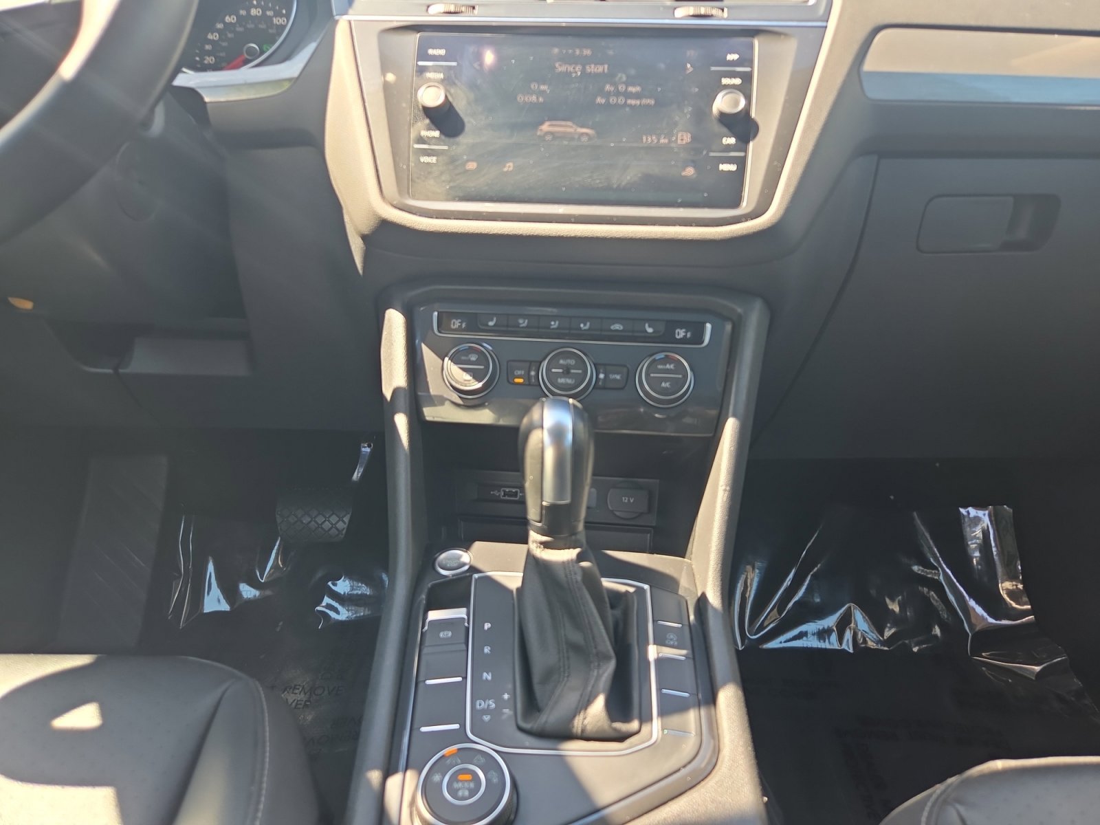 Used 2020 Deep Black Volkswagen SE image 11