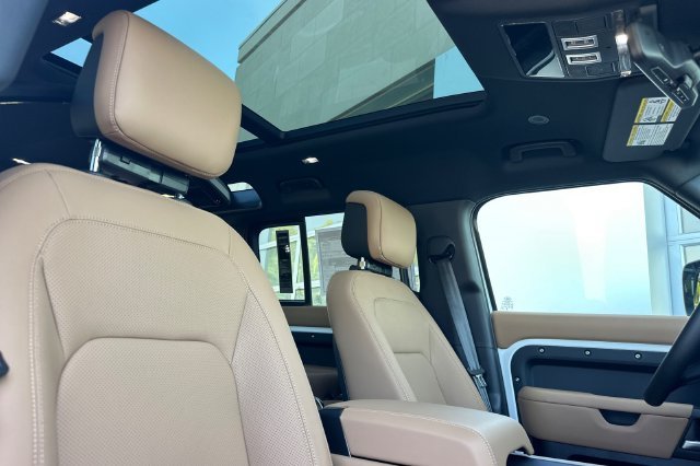 New 2026 Fuji White Land Rover X-Dynamic SE image 16