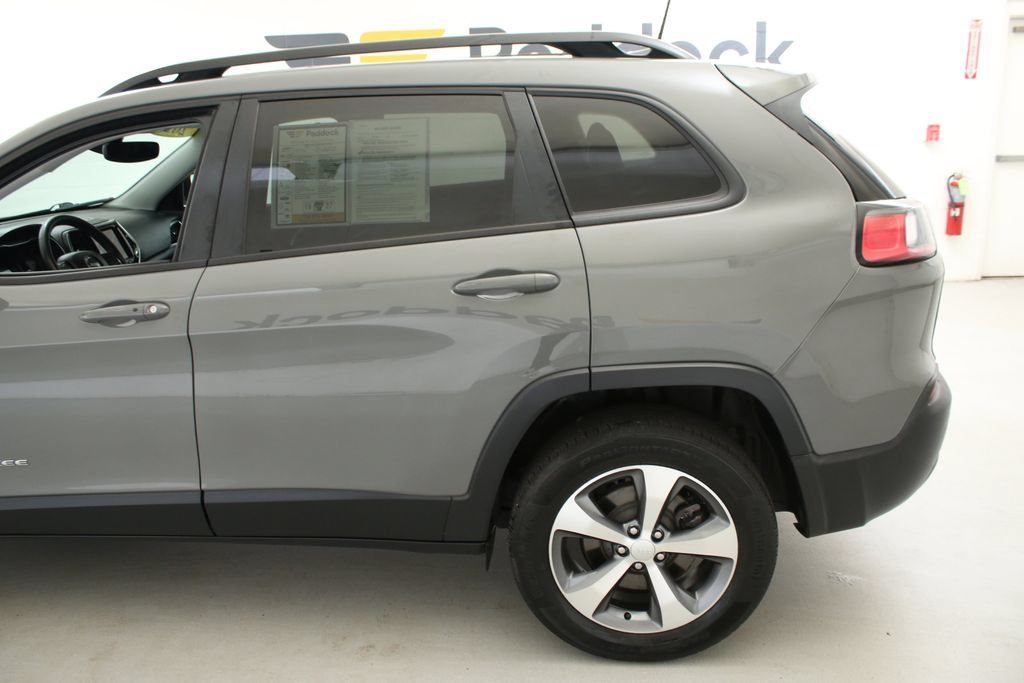 Used 2022 Gray Jeep Limited image 7