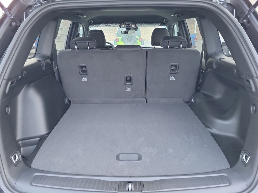 New 2026 Diamond Black Crystal Pearlcoat Jeep Laredo image 7