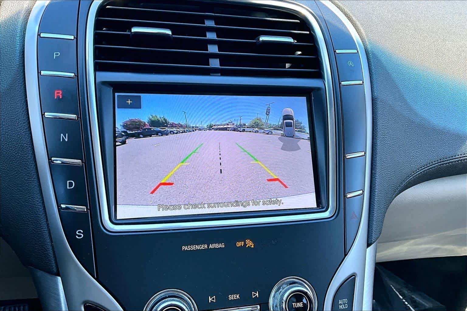 Used 2020 Pristine White Lincoln Standard image 25