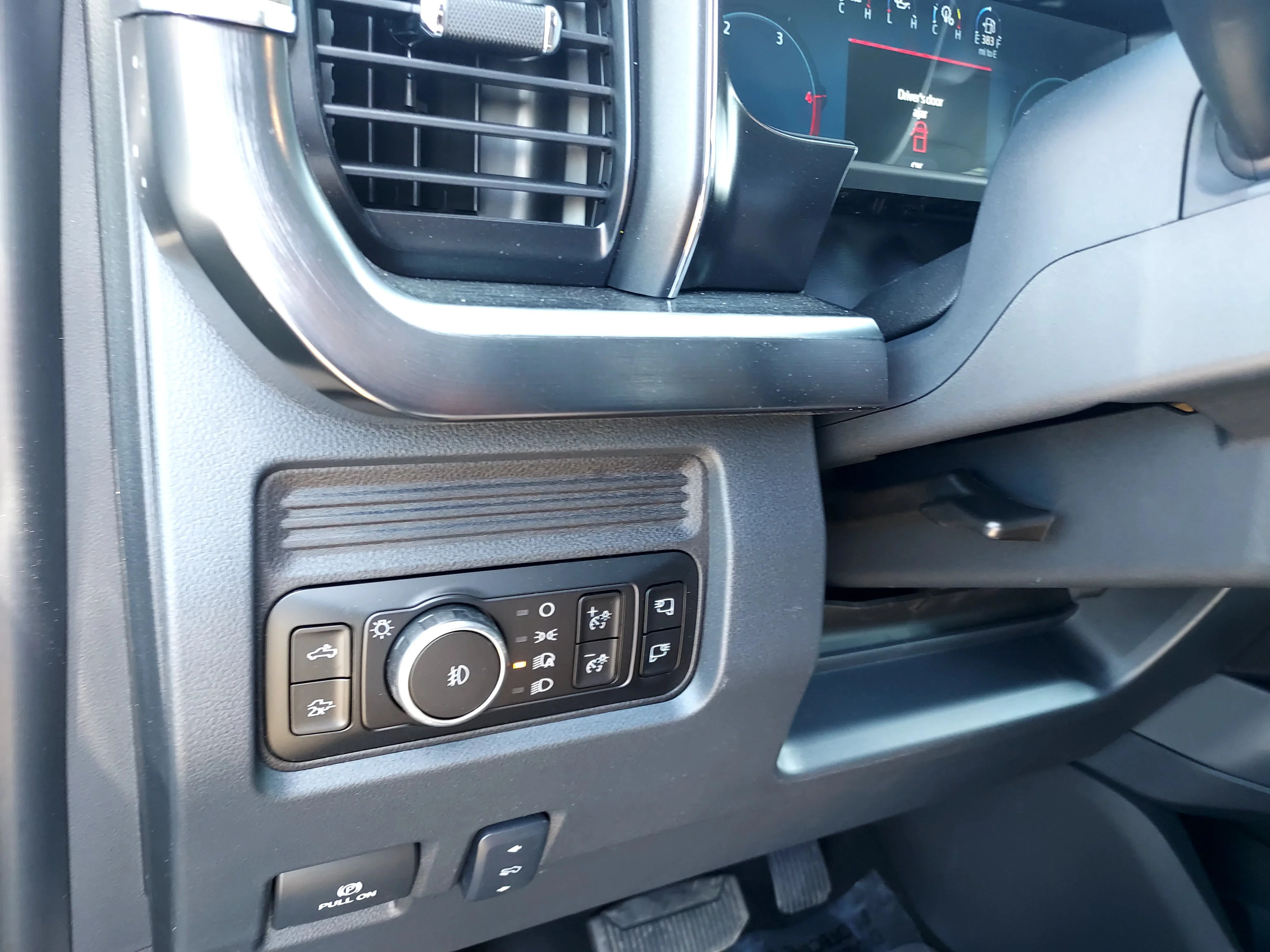 New 2026 Star White Metallic Tri-Coat Ford LARIAT image 40