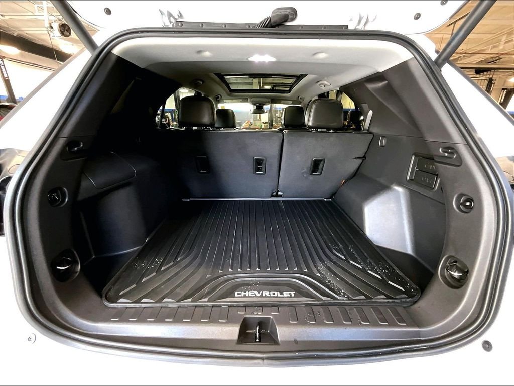 Used 2023 Beige Chevrolet Premier image 17