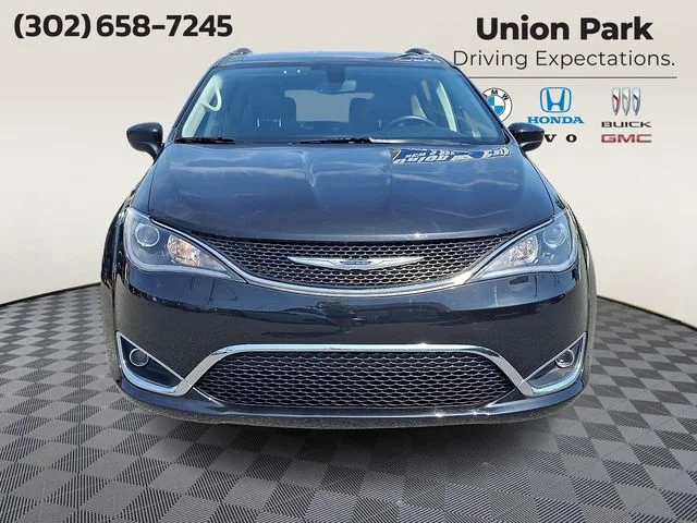 Used 2020 Brilliant Black Crystal Pearlcoat Chrysler Touring L image 2