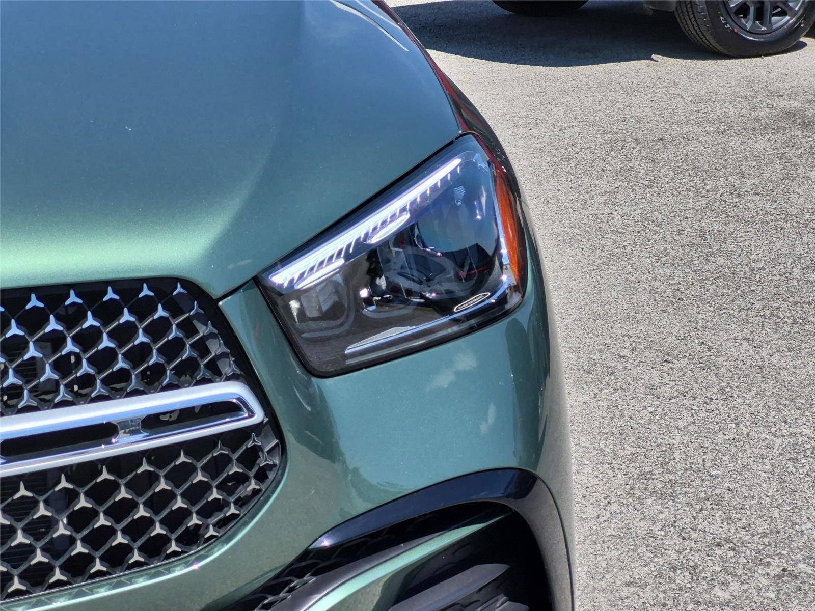 Used 2025 MANUFAKTUR Signature Ireland Mid Green Metallic Mercedes-Benz GLE 450 image 9