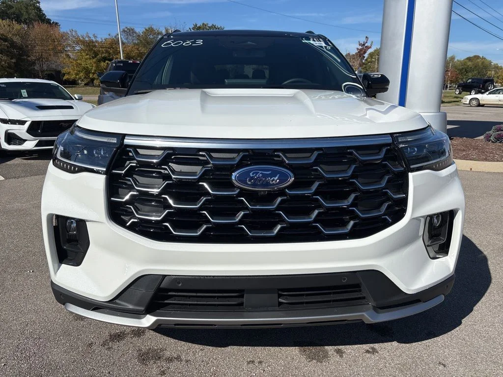 New 2026 White Ford Platinum image 3