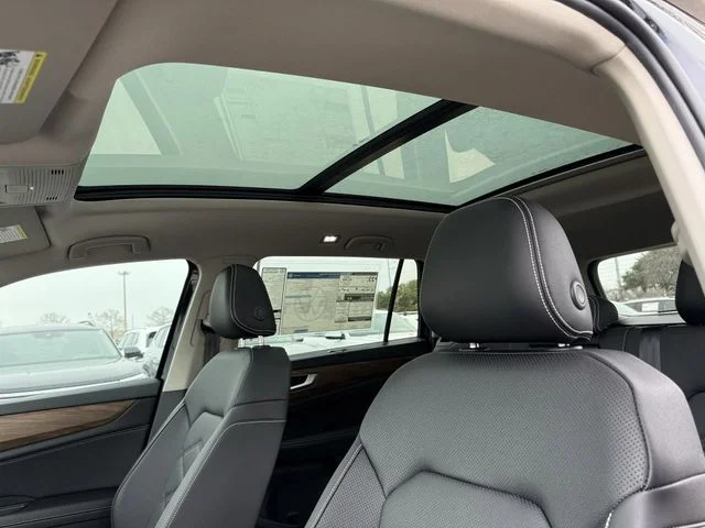 New 2026 Black Volkswagen 2.0T SE w/Technology image 19