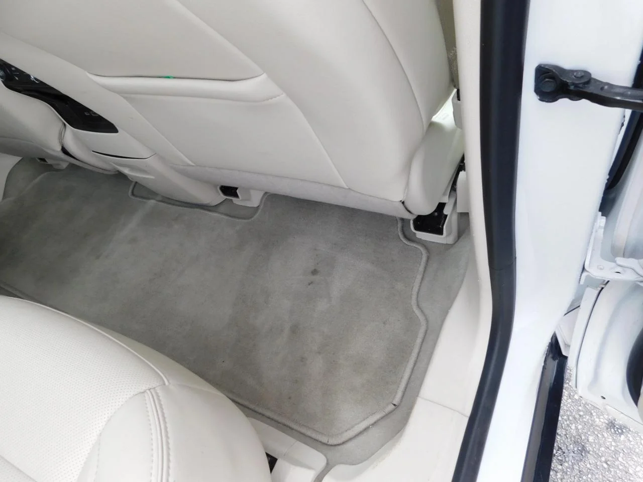 Used 2022 White GMC FWD 4DR DENALI image 12