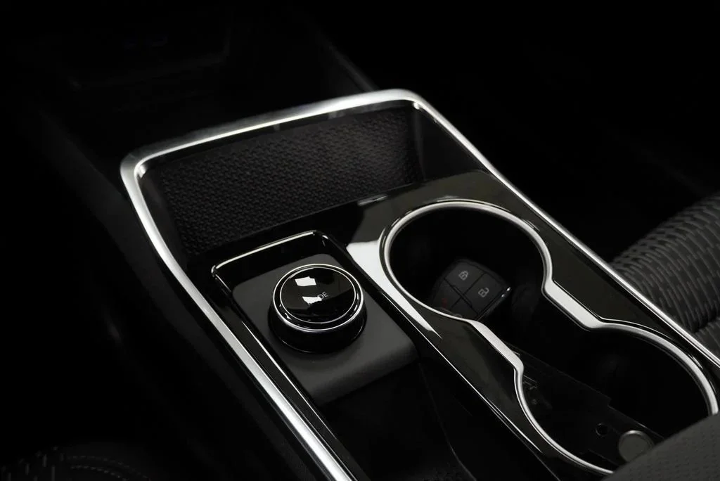 New 2027 Mosaic Black Metallic Chevrolet LT image 33