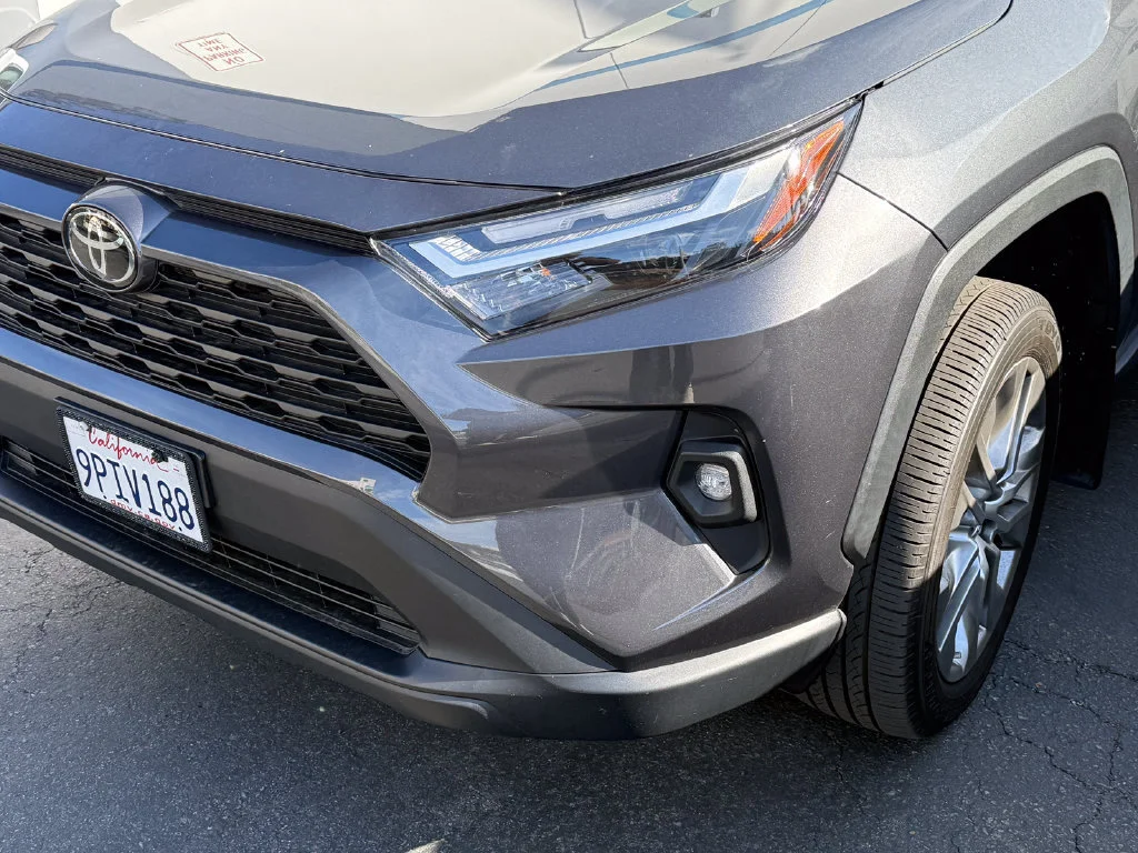 Used 2024  Toyota XLE Premium image 23