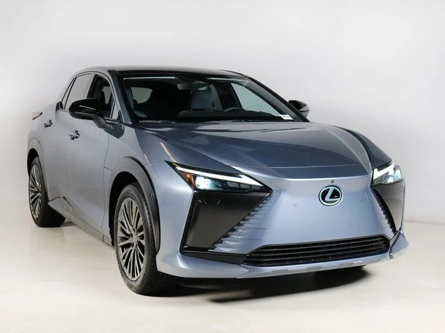 Used 2023  Lexus 450e Luxury image 10