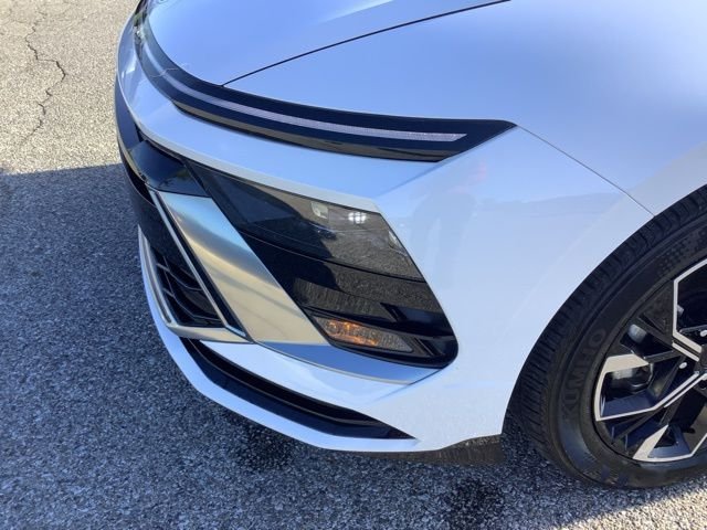 Certified Used 2025 White Hyundai SEL image 32