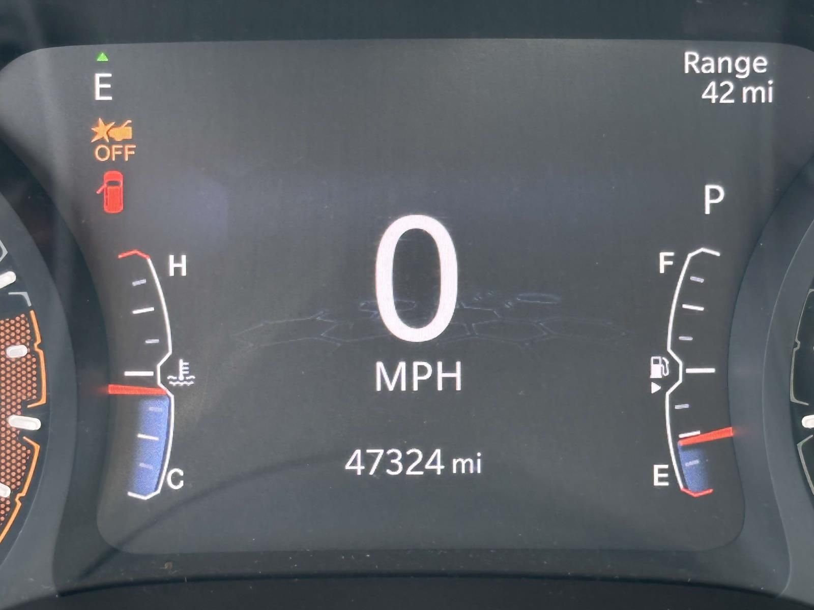 Used 2022 Silver Jeep Latitude image 33