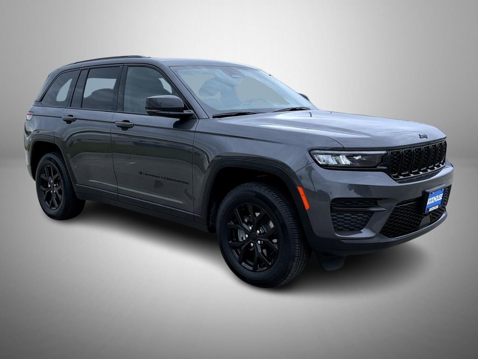 Used 2024 Gray Jeep Altitude image 3