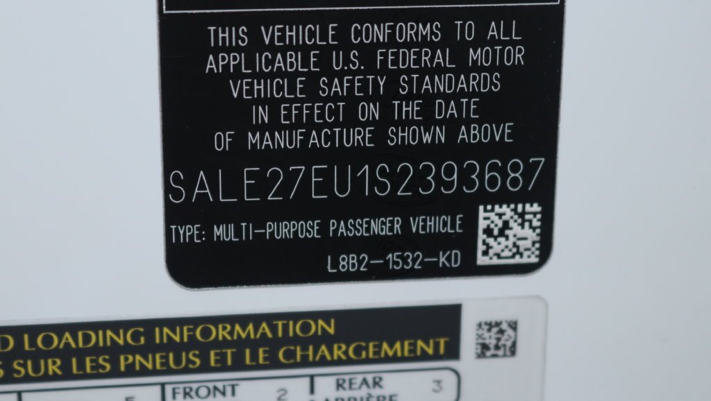 Used 2025 White Land Rover X-Dynamic SE image 30