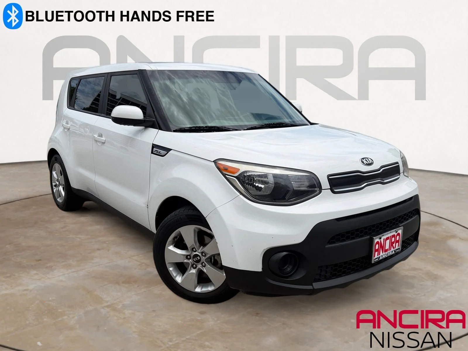 Used 2017 Clear White Kia  image 1